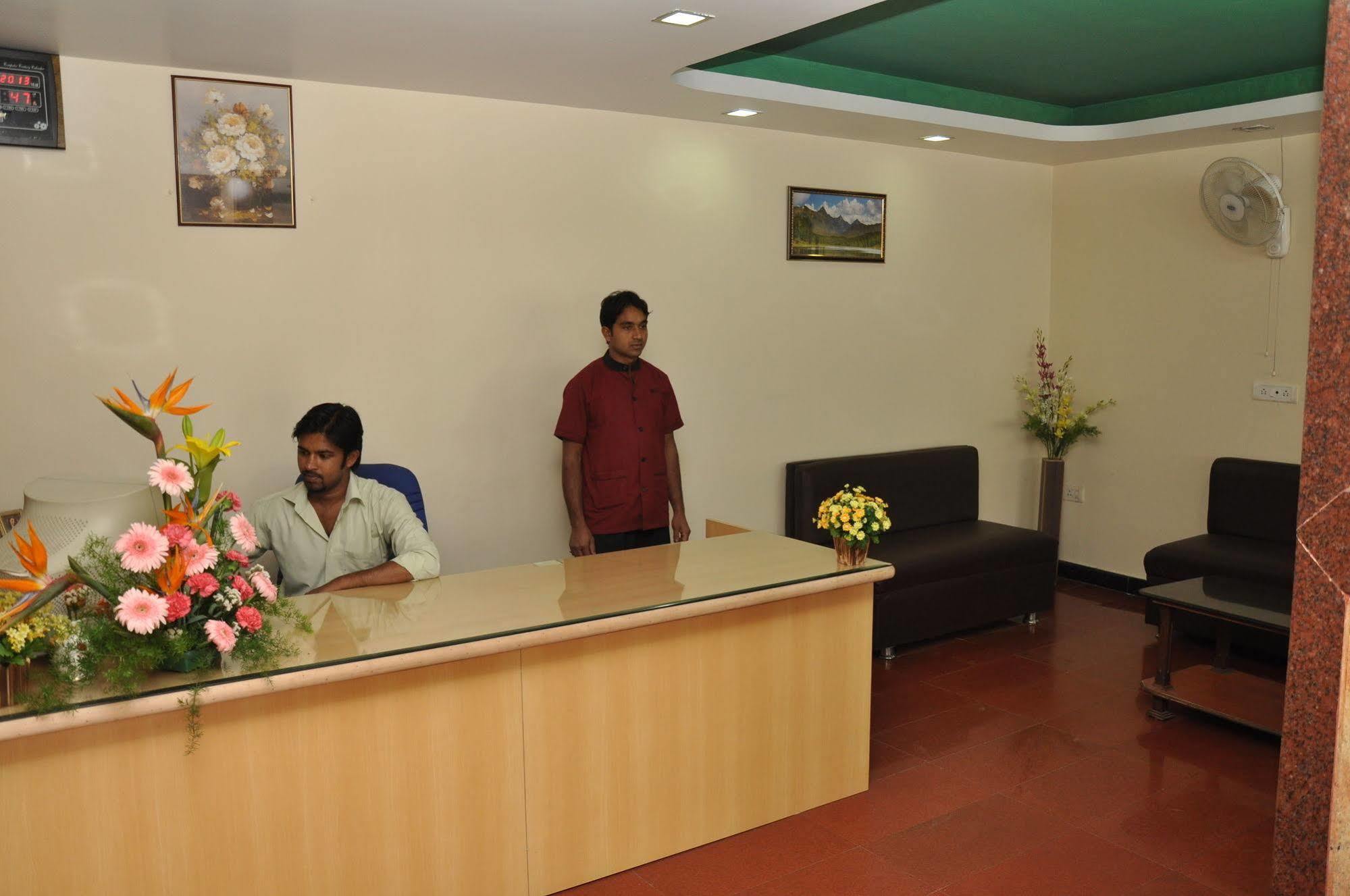 Oyo 539 Hotel Pearl Inn Bangalore Eksteriør billede